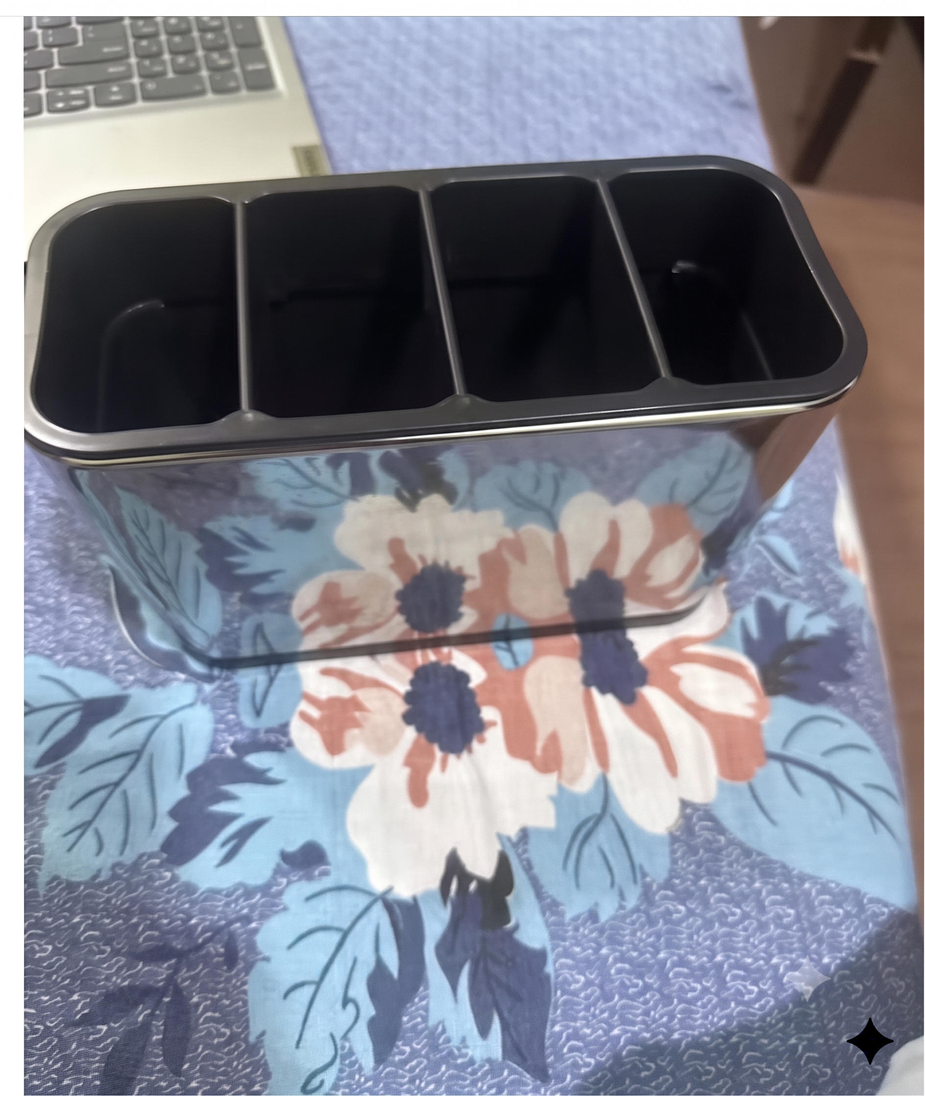 Customer photo - close-up of organizer quality